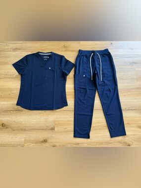 Fabletics Women's Navy Two-Piece Scrub Top & Jogger Set
